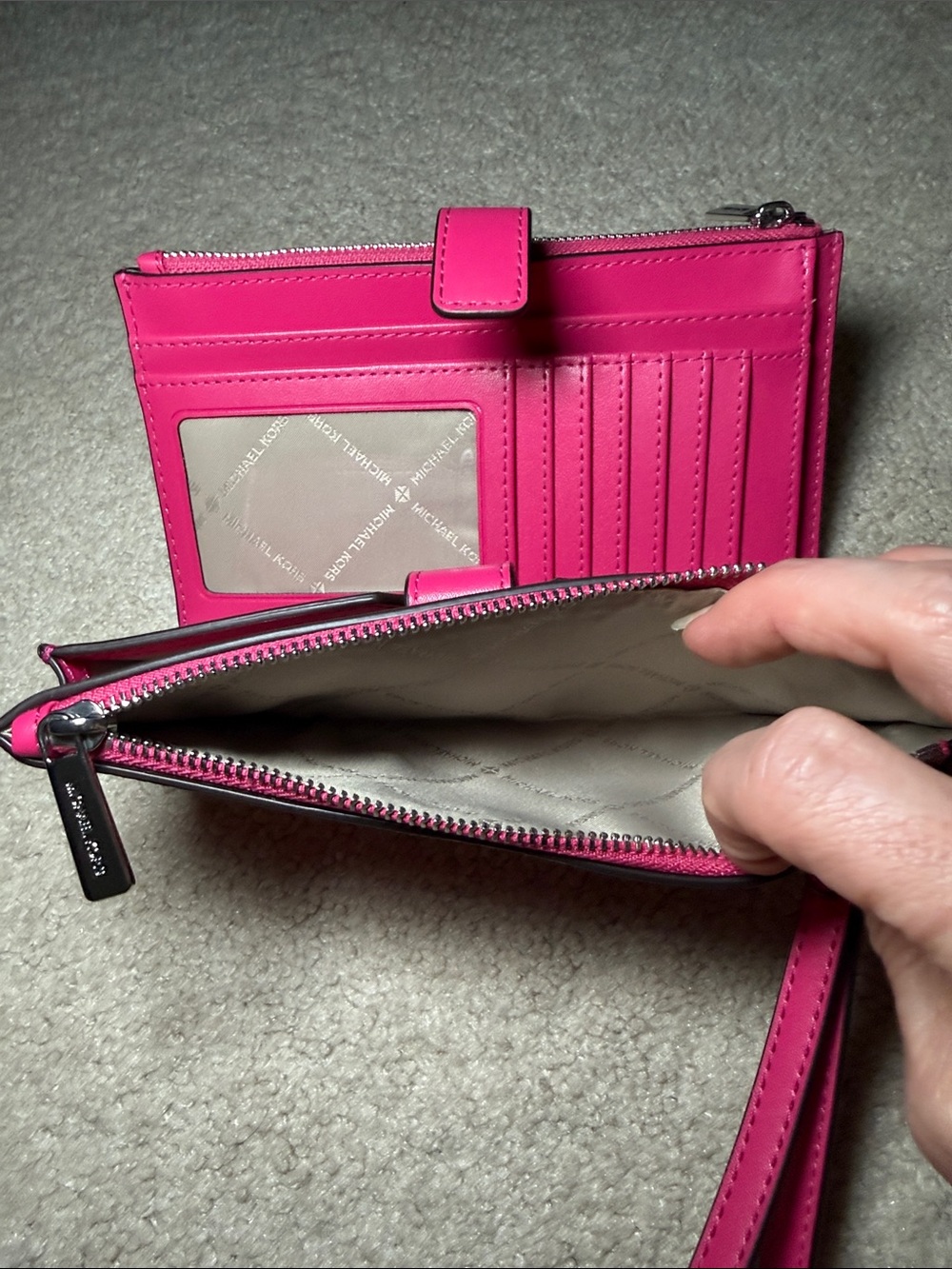 Michael Kors Dragonfruit to Light Pink Ombre Signature Jet Set Wristlet - Picture 6 of 7